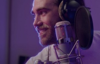 Matt Corby performs ‘Problems’ live from Rainbow Valley Studios